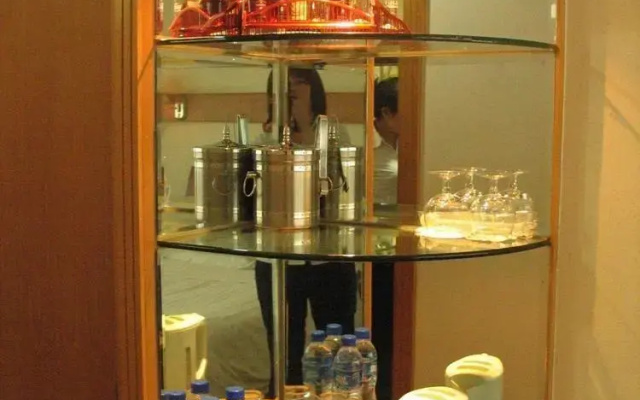Golden Sail Hotel