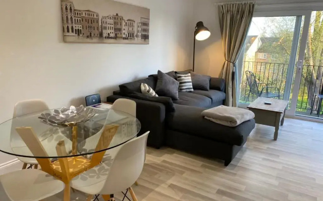 Marina View Penthouse Apt 2BR Parking St Neots Town Centre