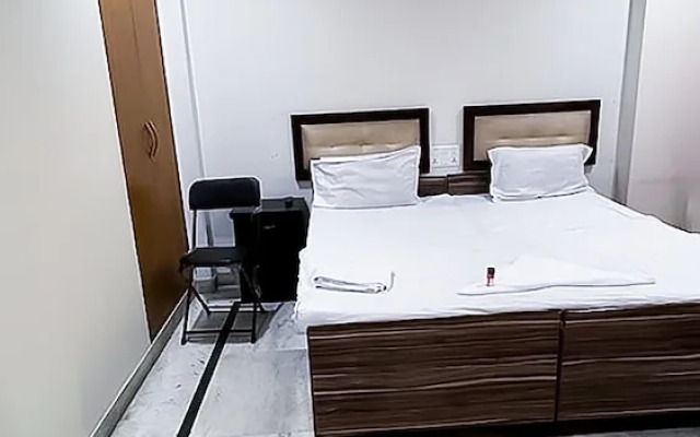 Roomshala 142 Bed Chamber South ex
