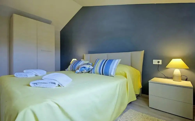 Contemporary Holiday Home in Žbandaj with Swimming Pool