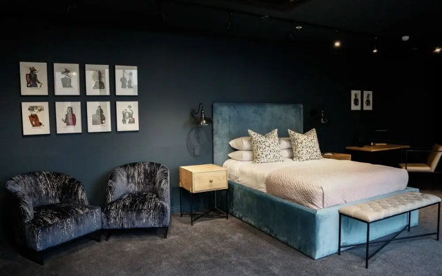 Cartel House Hotel