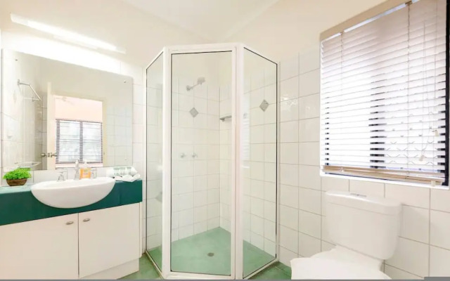 Zenhouse Cityside Family House Pool Markets