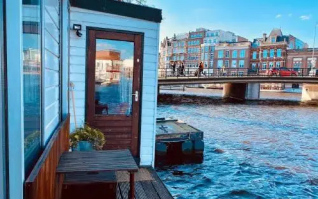 Rembrandt Square Houseboat