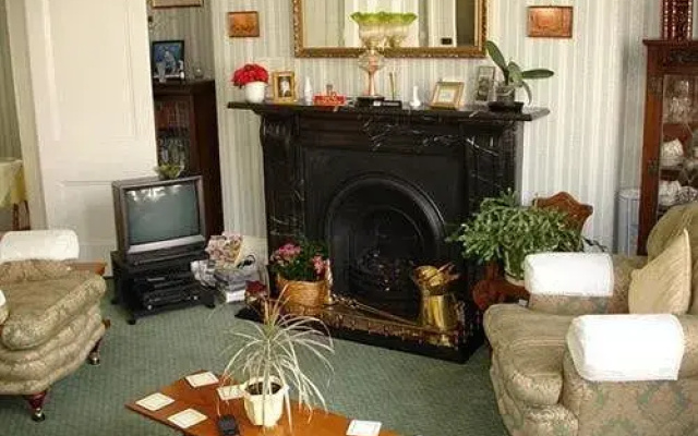 Ashgrove House