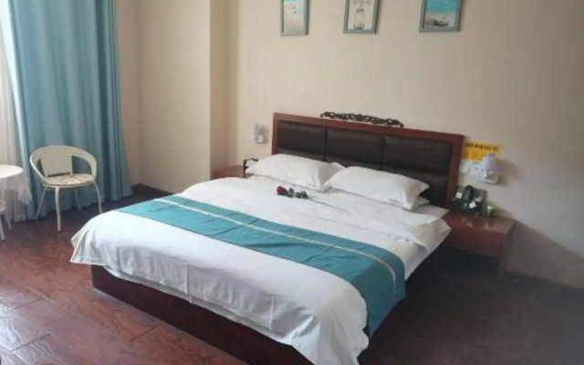 Huamei Holiday Hotel