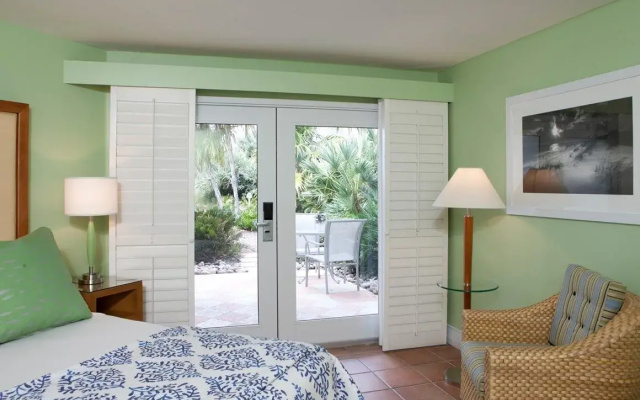 Naples Beach Club, A Four Seasons Resort
