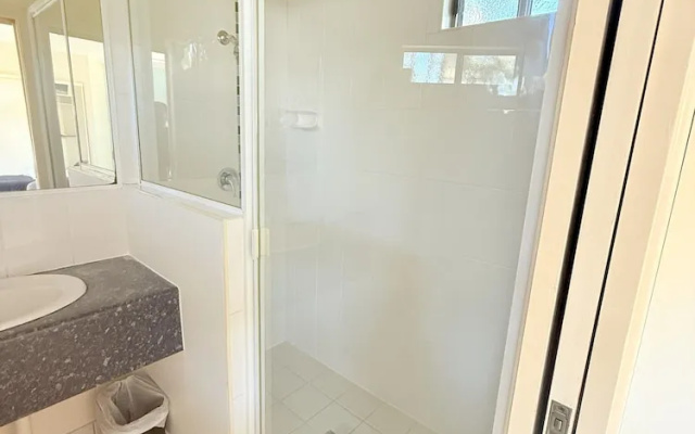 Emus Beach Resort