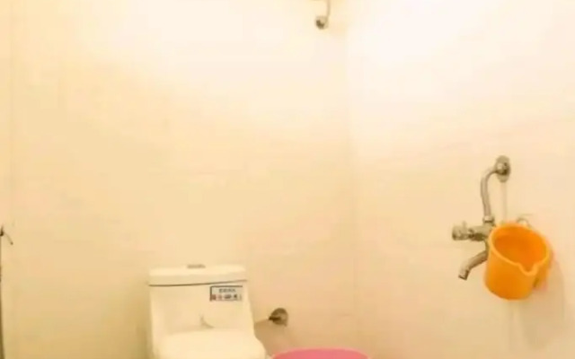Iroomz Hotel Krishna Inn