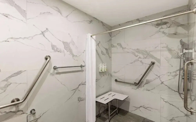 Baymont By Wyndham West Edmonton