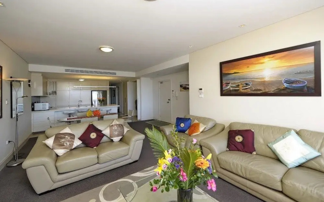 Cote D'Azur, Unit 43/61 Donald Street