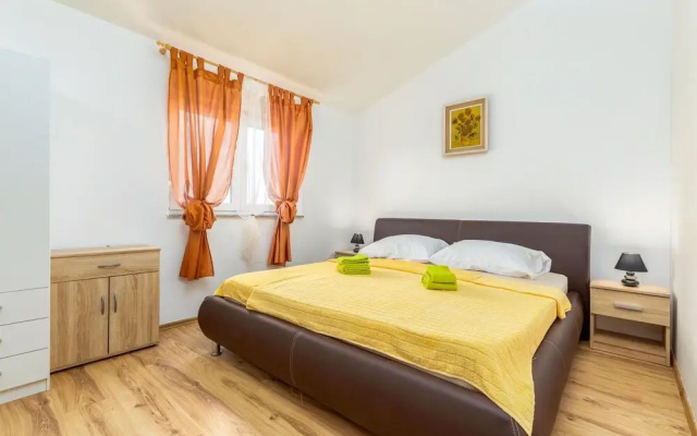 Beautiful Home in Valbandon With Wifi and 4 Bedrooms