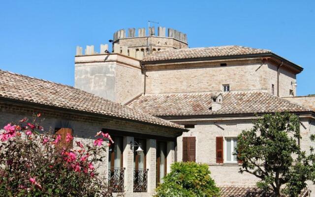 Отель Castello Montegiove Италия, Фано - отзывы, цены и фото номеров - забронировать отель Castello Montegiove онлайн вид на фасад