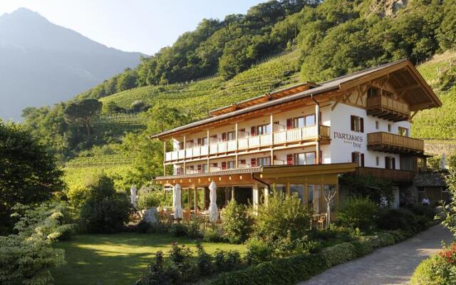 Hotel Garni Partaneshof Меран вид на фасад
