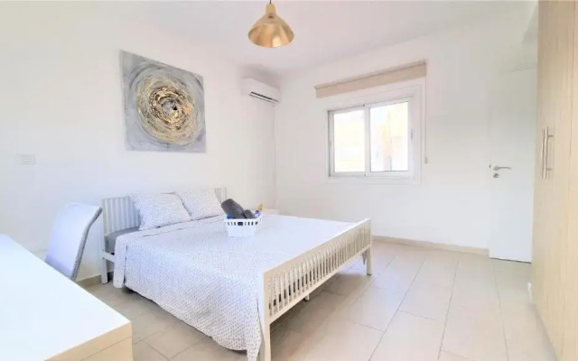 Spacious Lightflooded 2BR Apt / Near Center & Harbour