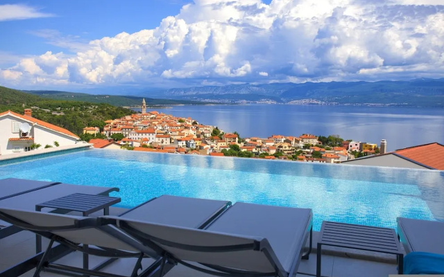 Villa Majestic With Sauna and Beautiful Views
