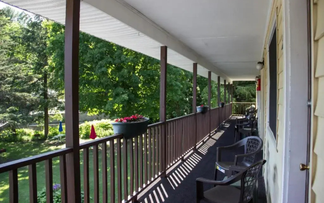 Fran Cove Motel