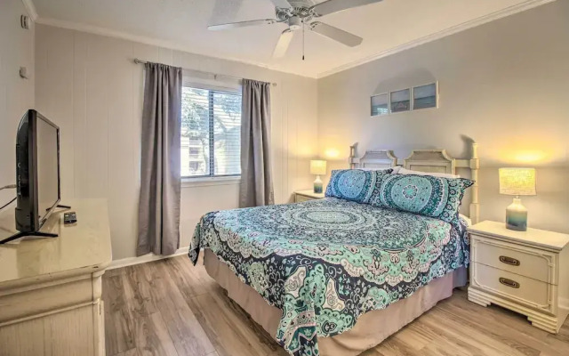 Walk to Beach: Condo w/ Balcony in Hilton Head