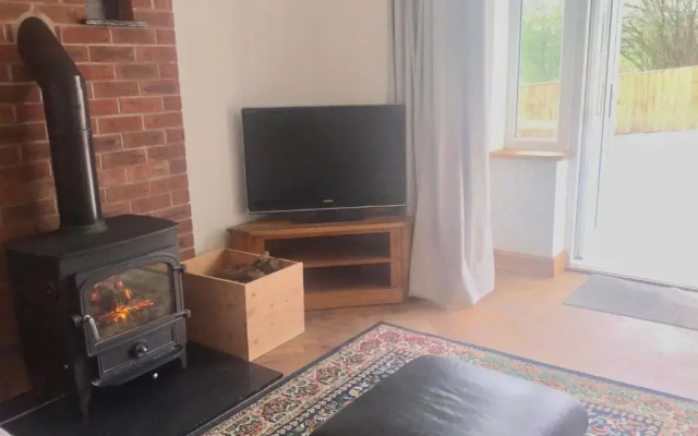 3 Bedroom Bungalow in Llanrhaeadr Ym