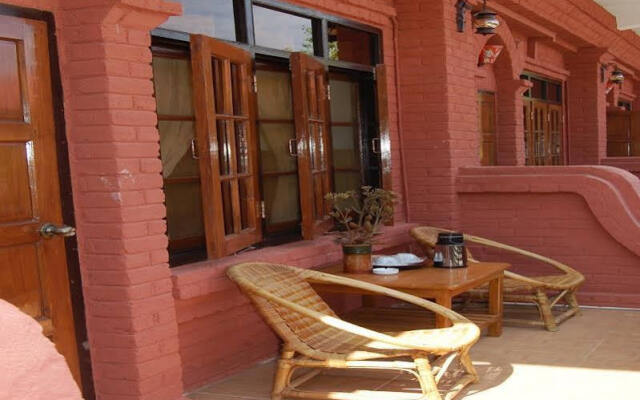 Отель Manaw Thu Kha Hotel Мьянма, Хехо - отзывы, цены и фото номеров - забронировать отель Manaw Thu Kha Hotel онлайн вид на фасад