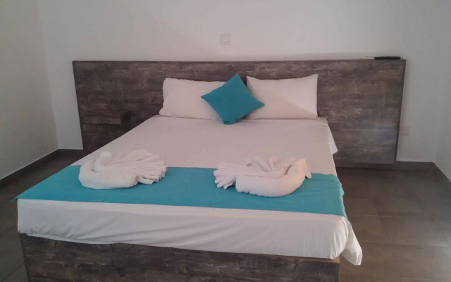 Sea Cleo Napa Hotel & Annex