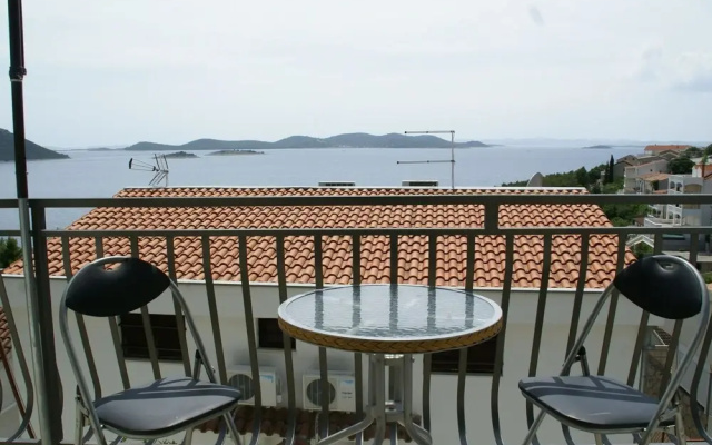 Spacious Apartment in Drage With Parking