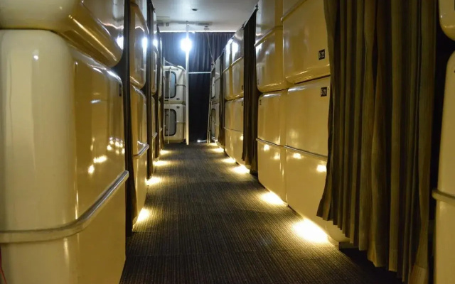 ATSUGI CAPSULEHOTEL – Caters to Men
