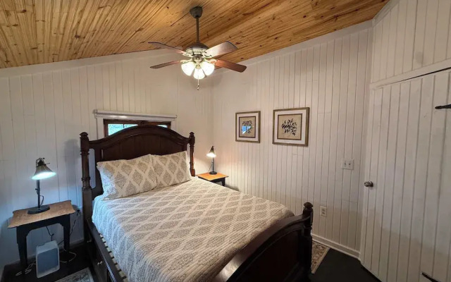 Log Cabin Retreat Two Cabins, One Stay