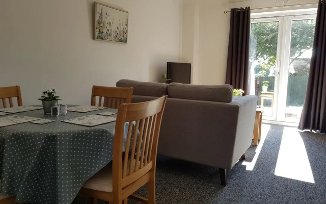 Charming 2-bed House in Torquay