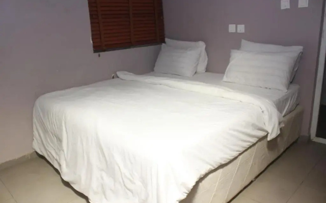 Room in Lodge - Aerol Hotel and Suites