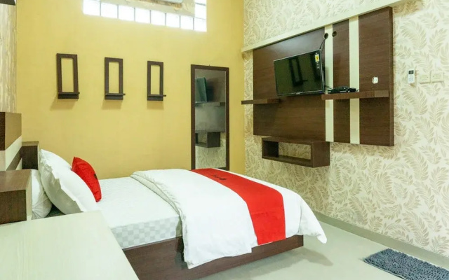 RedDoorz near Benteng Van Den Bosch