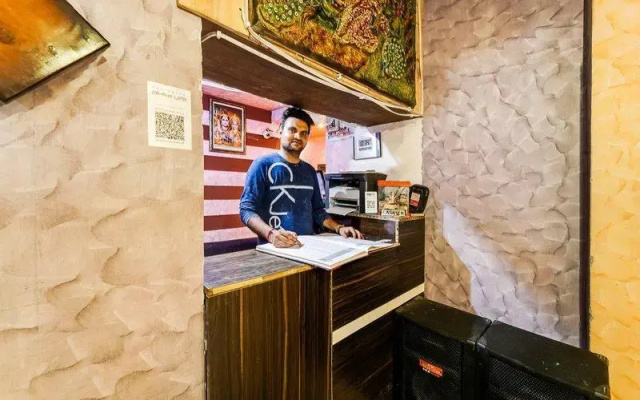 OYO 60800 Hotel Landlord