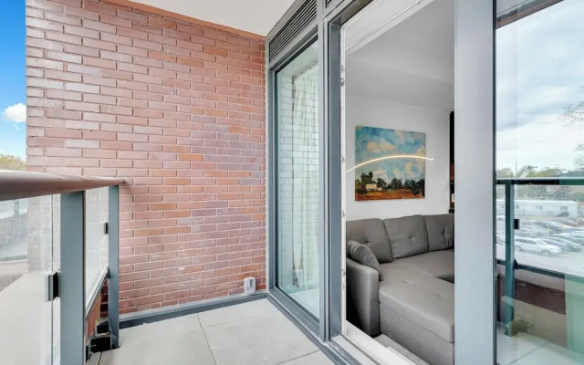 Modern suite steps to port credit Go
