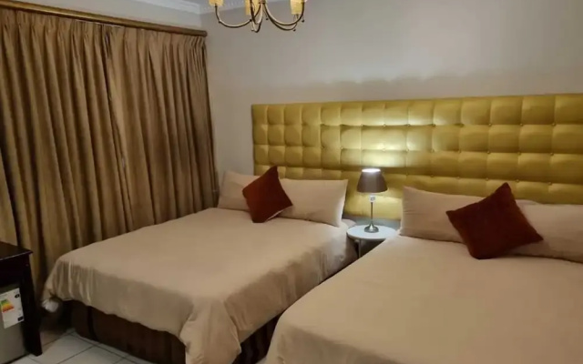 Savoy Lodge - Room
