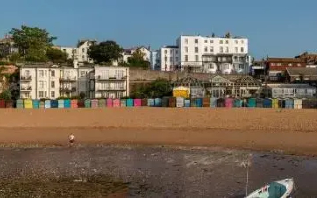 'Sandy Bottom' Broadstairs by the beach