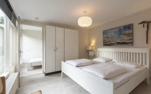 Lovely Bungalow on Green Park With Patio