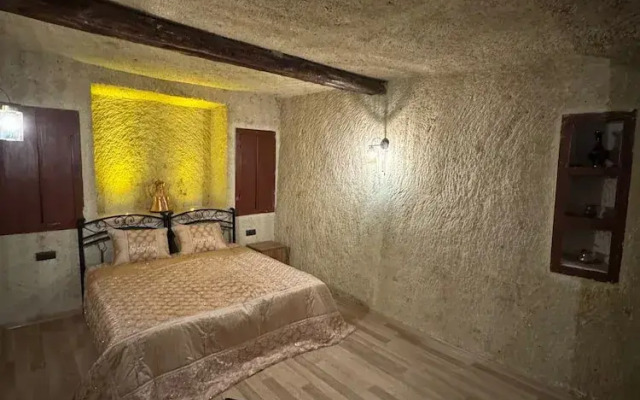 Colina Stone House