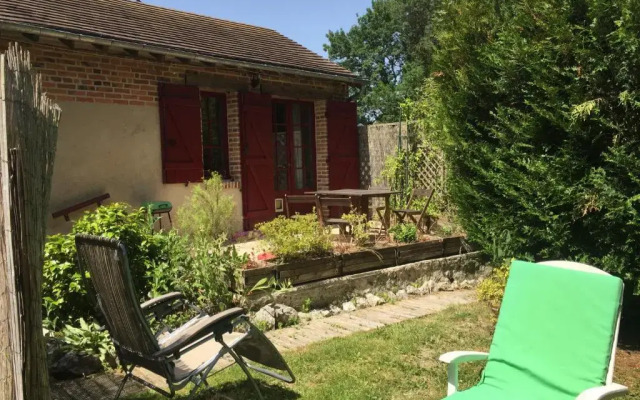 La Maison aux Volets Rouges