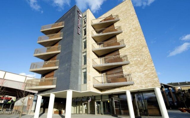 Отель Premier Inn London Lewisham вид на фасад