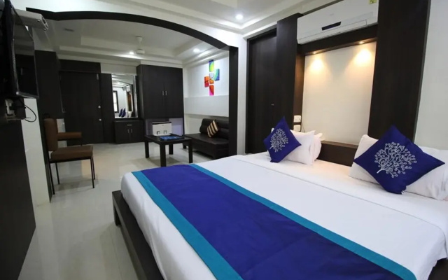 OYO 1360 Hotel Cross Road