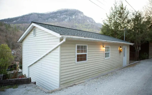 The Chimney Rock Inn & Cottages