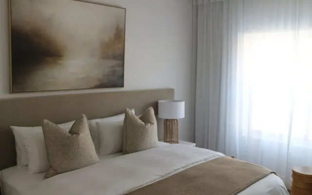 Camps Bay Holiday Home - Walk to the Beach
