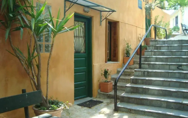 Traditional Studio Apt Central Athens