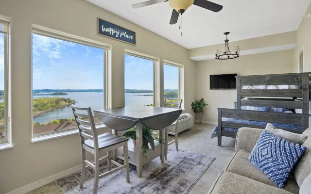 Happy Place Condo - Stunning Table Rock Lake Views