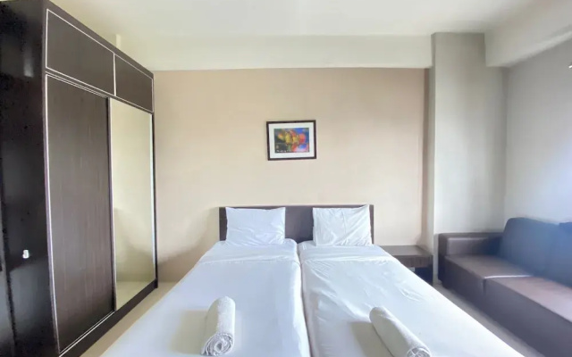 Spacious Studio Room at Pinewood Apartment