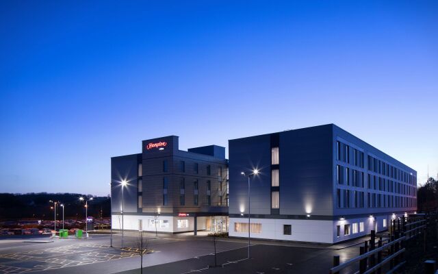 Отель Hampton by Hilton Bristol Airport вид на фасад