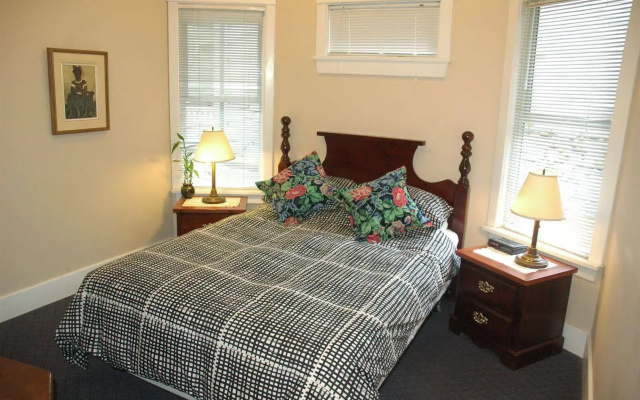 Cambie Lodge B&B