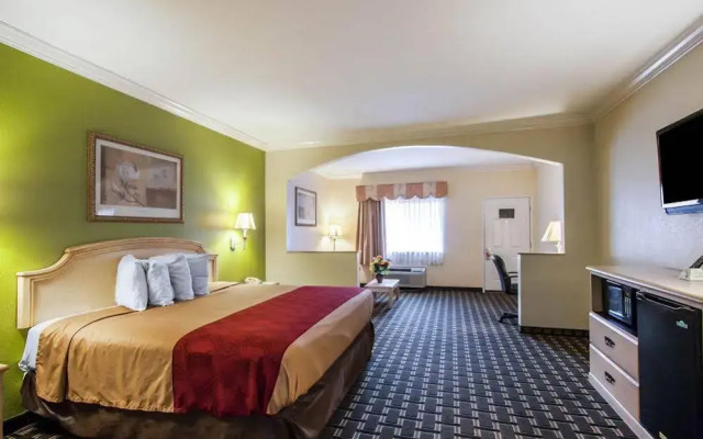 Econo Lodge Inn & Suites Memphis