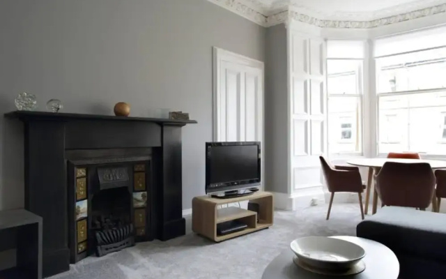 2 Bedroom Bruntsfield Apartment