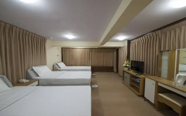 Royal Golden 81 Inn