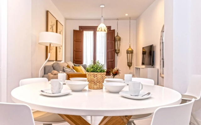 Pretty Two-bedroom Apartment Near the Cathedral Zacatin 203